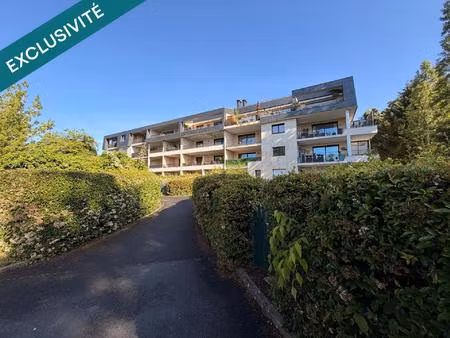 appartement avec deux terrasses et deux parkings.