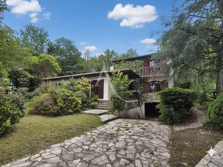 leognan - proche gradignan - belle maison familiale sur un magnifique jardin