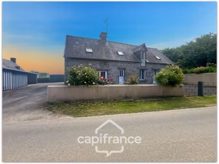 maison en pierres de 121m² avec 920 m² de terrain  3 chambres