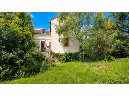 maison au coeur du centre-ville  sur un magnifique terrain arboré de 824 m².