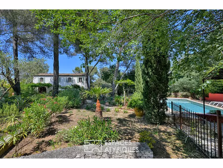 bastide de charme avec piscine et dépendance