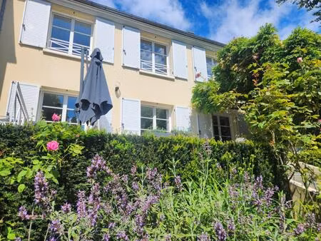 maison familiale de 225m² avec terrasse  jardin + garage en parfait etat