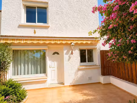 ** ** proche du port ** maison 4 pièces avec 3 chambres ** terrasse 77m² ** (83430) saint 