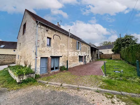 maison en pierre avec carport proche de falaise