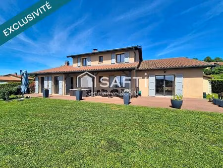villa traditionnelle dans un secteur résidentielle  vue dégagée imprenable  proximité vill