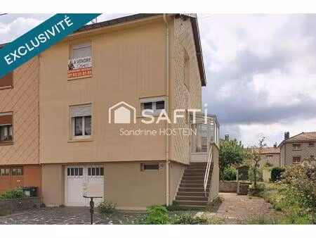 maison jumelée avec 3 chambres grenier  jardin et garage.