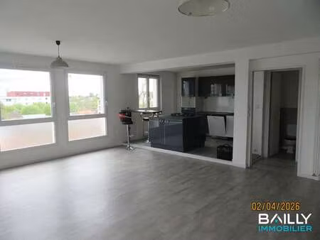 location appartement 3 pièces à la roche-sur-yon (85000) : à louer 3 pièces / 85m² la roch