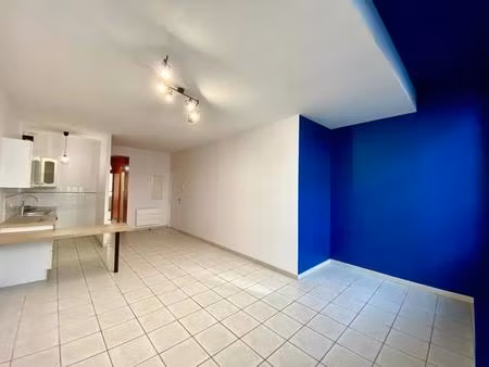 appartement t2 avec balcon et terrasse - rue gambetta - libourne