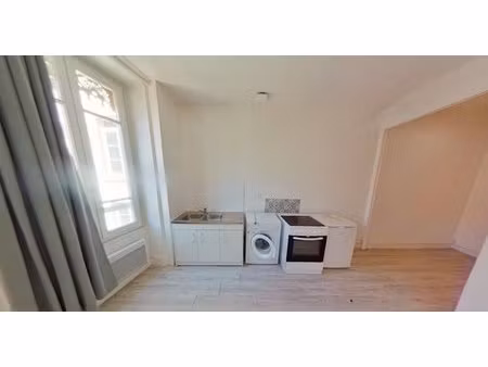 studio avec alcove // rue turbil 69003 lyon