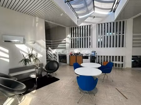 location bureaux 688 m²