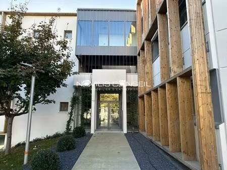 location bureaux 272 m² à 3 123 m²