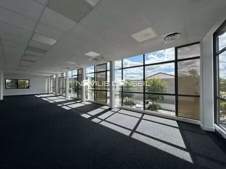 location bureaux 146 m²