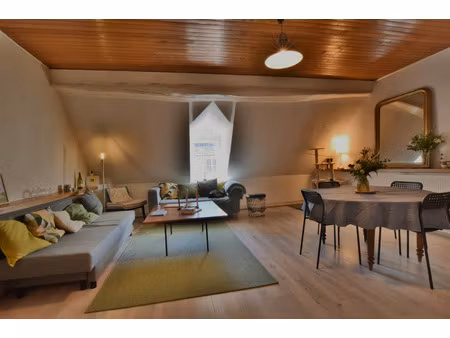 t4 en duplex au cœur de nuits-saint-georges avec parking privatif