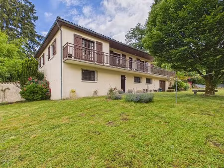 charmante maison spacieuse avec potentiel de revenu