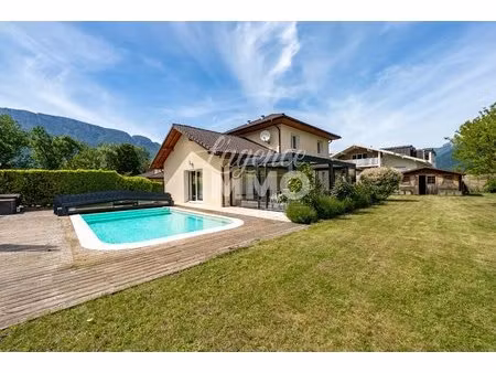 maison individuelle avec piscine