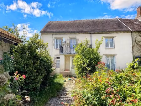 une charmante maison de village avec beau jardin et trois chambres