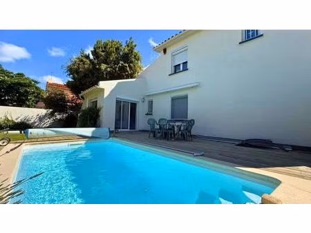 superbe villa 4 faces  150 m² avec piscine et sans vis à vis