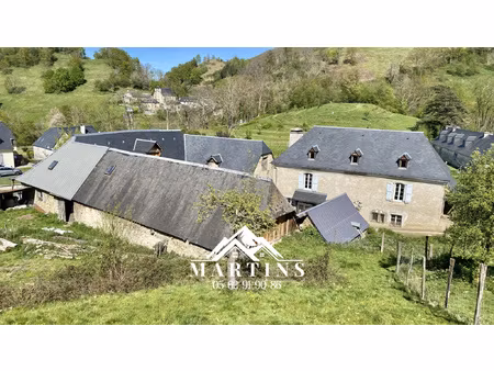 magnifique maison bigourdane à rénover avec 3 granges et plu
