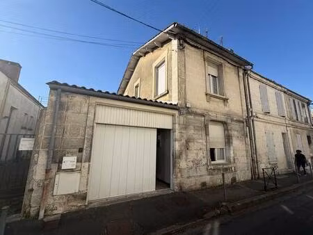 maison en pierre avec garage et terrain à proximité de la bussate