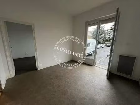 location entrepôt 125 m²