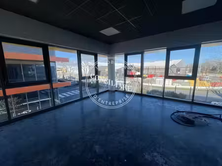 location entrepôt 450m² à 600m²
