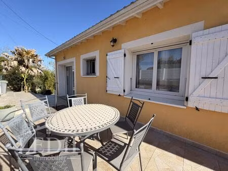 belle maison avec garage  terrasses  jardin