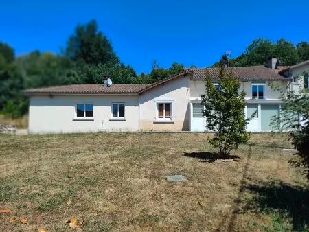 charmante maison de village à vayres  5 chambres