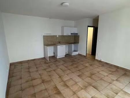location appartement 2 pièces 37m² bedarieux 34600