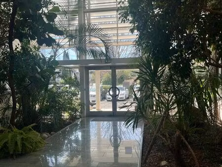 location local professionnel 51m² nimes 30000