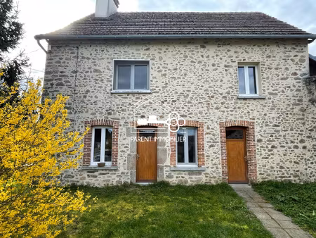 maison en pierres avec jardin