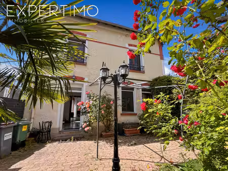 maison 7 pièces avec 5 chambres avec dépendance et garage – centre de pussay