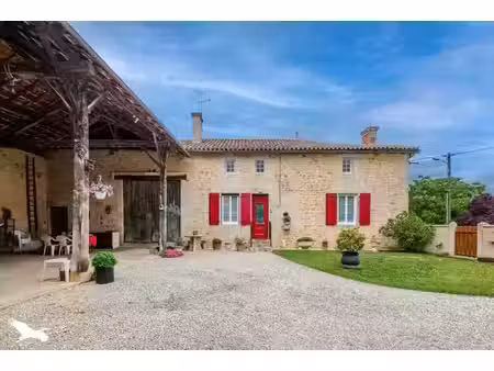 vente maison 6 pièces 179 m² à montjean (16240)  187 424 €