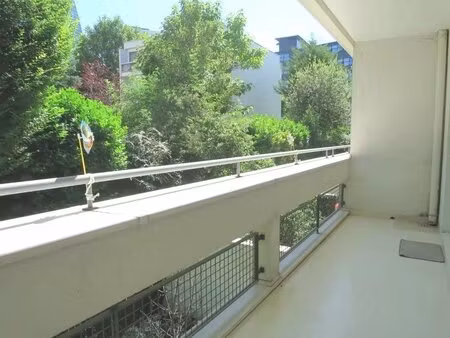 courbevoie faubourg de l'arche/mission marchand: beau 3/4 pieces de 82m² + large balcon