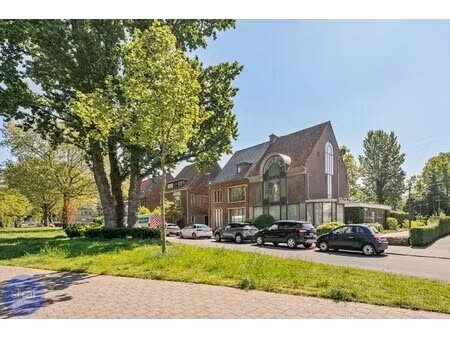 ruim (en ook groot) huis op linkeroever met praktijkruimte/ studio