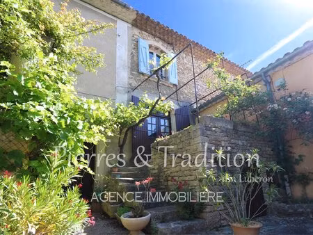 luberon  céreste  jolie maison de village avec terrasse