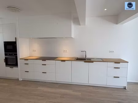 gerenoveerd appartement met 2 slaapkamers
