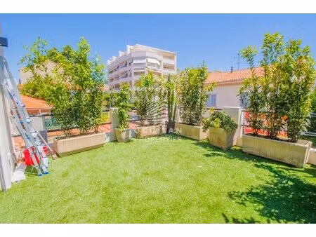 3 pièces refait à neuf avec terrasse sud 350 mètres croisette