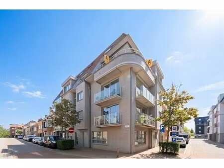 instapklaar duplexappartement met zonneterras op toplocatie in bredene
