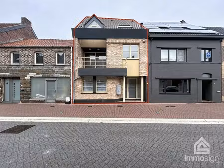appartementsgebouw met gelijkvloers- en duplexappartement in peer centrum!