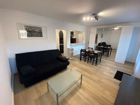 1 pièce rénové pégomas centre