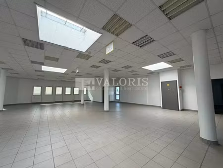 location bureau 421 m² à meyzieu (69330)