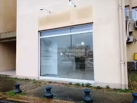 le pontet centre   local commercial de 47 m² environ