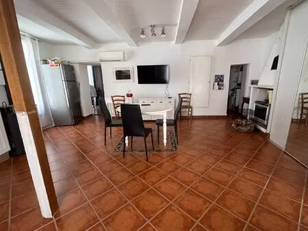 belle maison de village avec terrains de loisirs