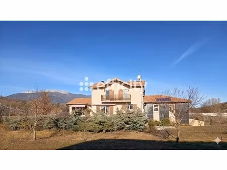maison 9 pièces - 230 m²