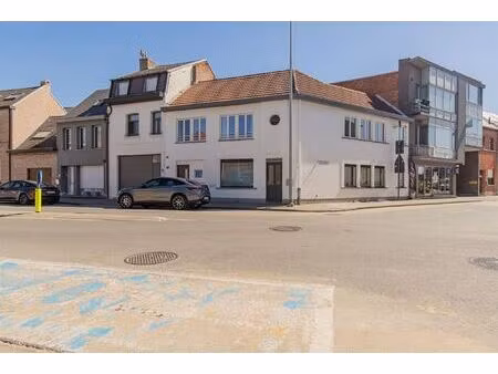 commercieel te koop in baasrode met 2 slaapkamers