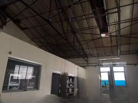 location local d’activités saint etienne 42000 150m²