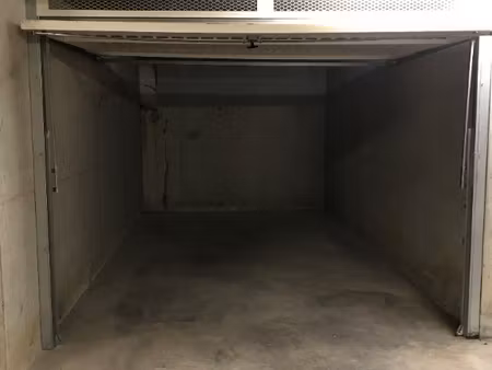 bordeaux- cauderan parking / box