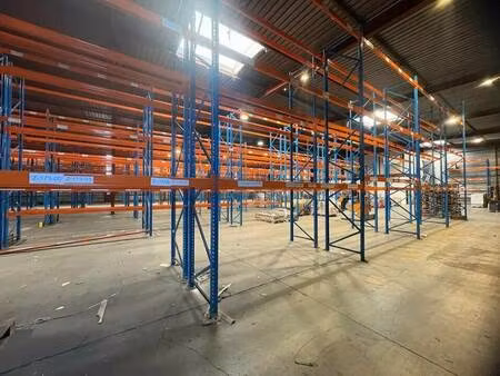 location local d’activités emerainville 77184 2800m²