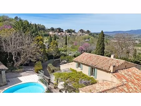 maison triangle d'or du luberon avec jardin et vue