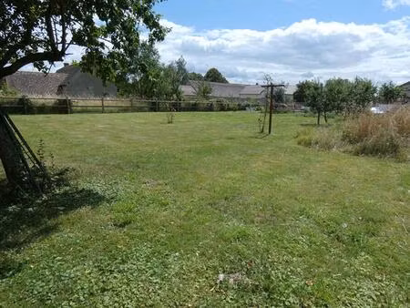 terrain clos viabilisé (647 m²)